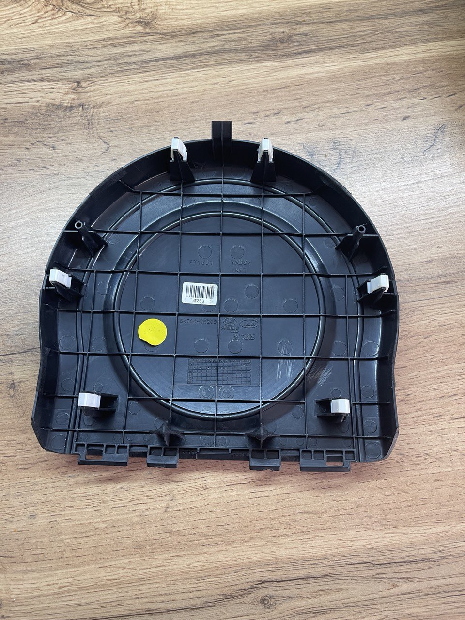 Заглушка декоративная на центральную консоль для динамика KIA Soul 2009–2011